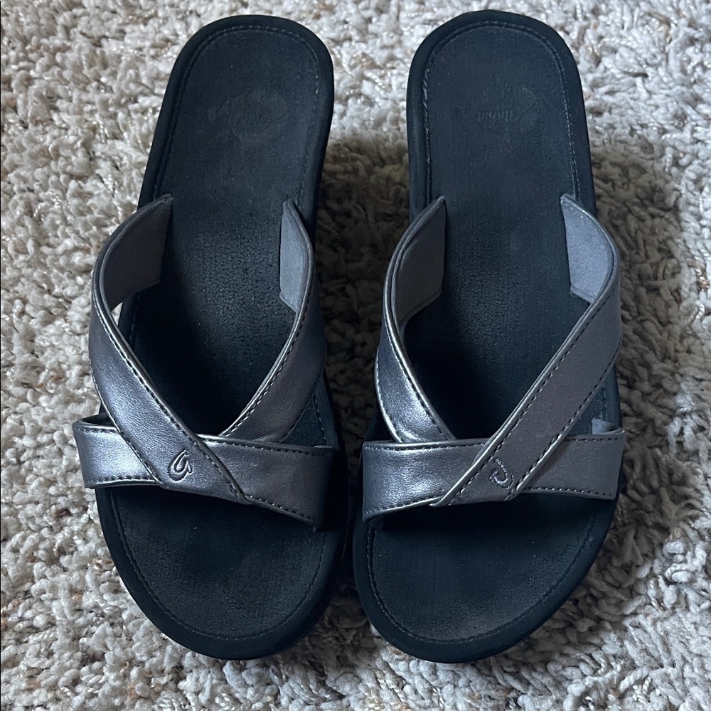 OluKai Women's Metallic Gray Crisscross Slide Sandals